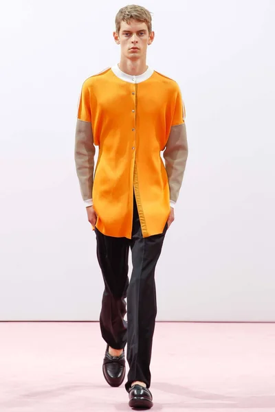 Look 32
